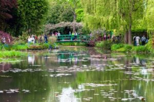 Image of Monet’s garden in Giverny. Photo courtesy Wikimedia.