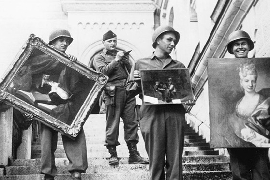 American soldiers with art looted by the Nazis, Neuschwanstein Castle, May, 1945.
Photo: National Archives
